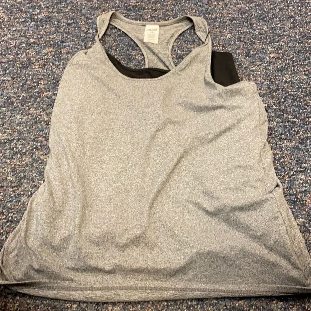 Avia two layer work out top sz. L